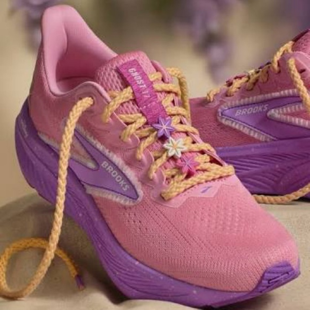 ✨NIB✨ Brooks x runDisney Ghost 17 Rapunzel, Size 9 - Picture 5 of 7